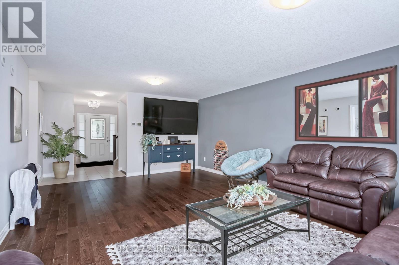 20 Honey Bend, St. Thomas, ON - Indoor Photo Showing Living Room