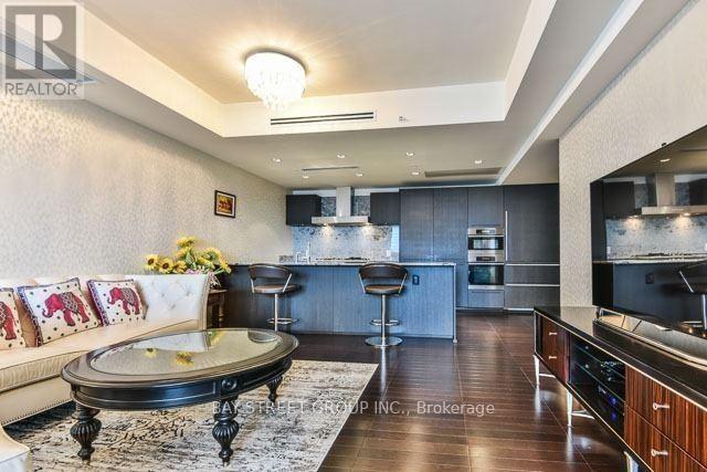 4207 - 180 University Avenue, Toronto, ON - Indoor