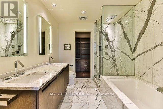 4207 - 180 University Avenue, Toronto, ON - Indoor Photo Showing Bathroom