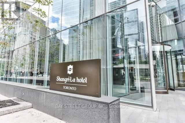 4207 - 180 University Avenue, Toronto, ON - Outdoor