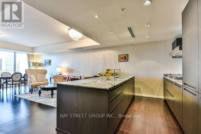 4207 - 180 University Avenue, Toronto, ON - Indoor Photo Showing Kitchen