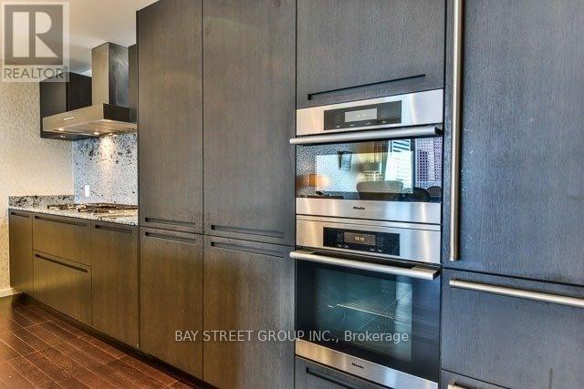 4207 - 180 University Avenue, Toronto, ON - Indoor Photo Showing Kitchen With Upgraded Kitchen