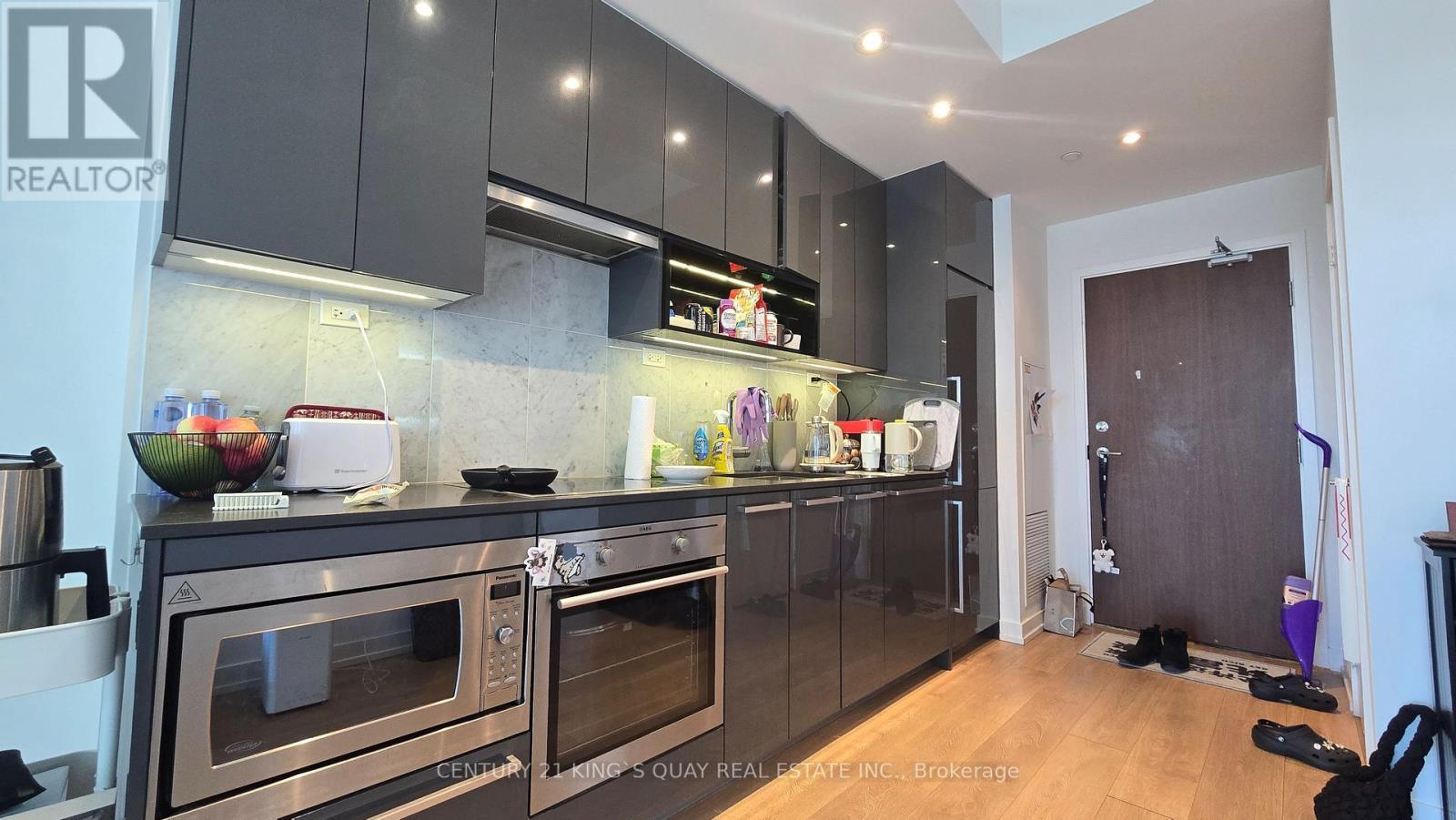 1708 - 115 Mcmahon Drive, Toronto, ON - Indoor Photo Showing Kitchen