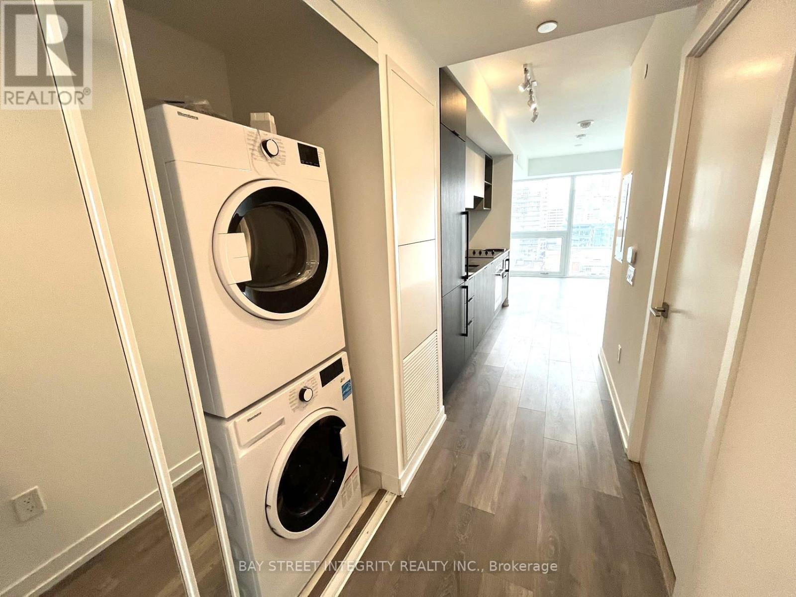 1809 - 82 Dalhousie Street, Toronto, ON - Indoor Photo Showing Laundry Room