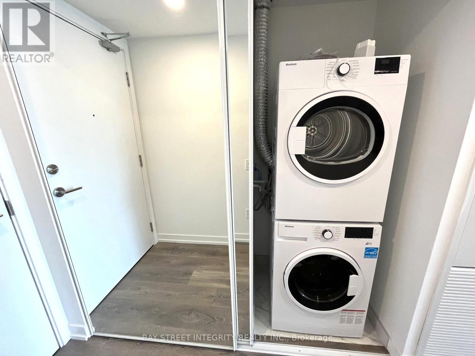 1809 - 82 Dalhousie Street, Toronto, ON - Indoor Photo Showing Laundry Room