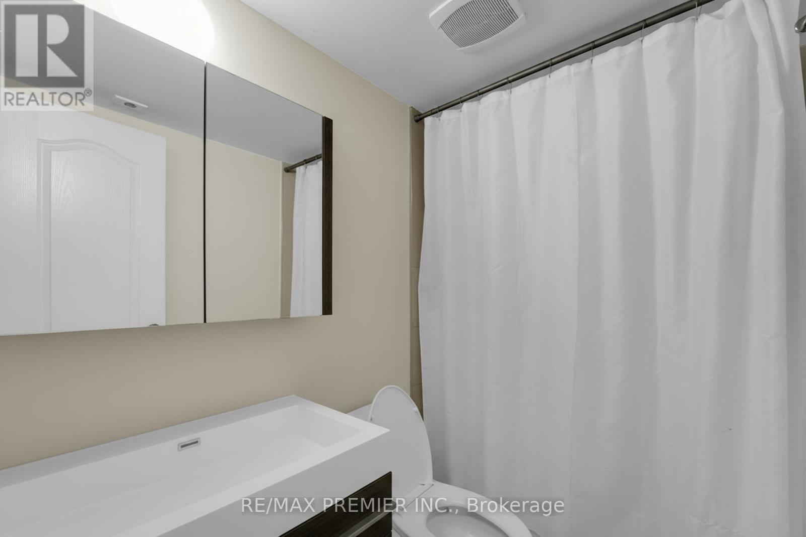 2704 - 27 Sudbury Street, Toronto, ON - Indoor Photo Showing Bathroom