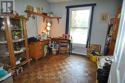 Bedroom 3/Sewing room -