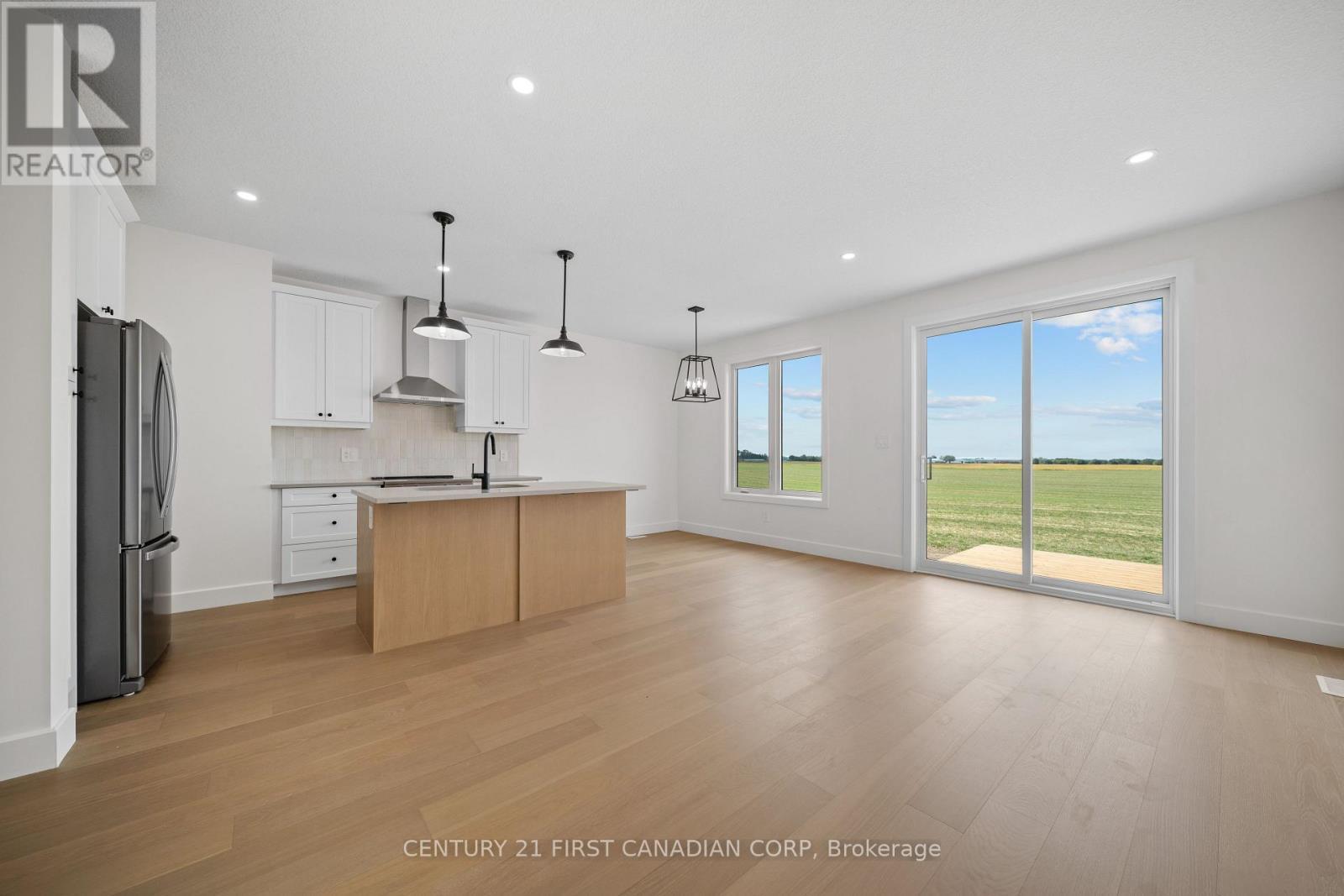 147-43(55) Scotts Drive, Lucan Biddulph (Lucan), ON - Indoor Photo Showing Kitchen