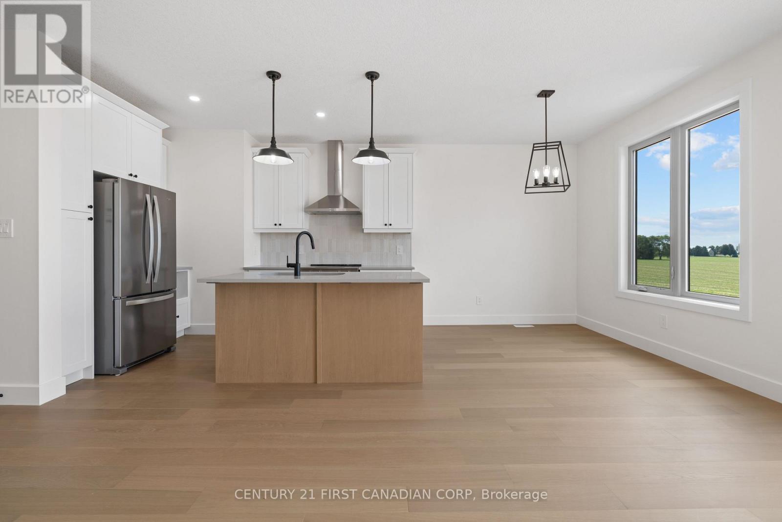 147-43(55) Scotts Drive, Lucan Biddulph (Lucan), ON - Indoor Photo Showing Kitchen
