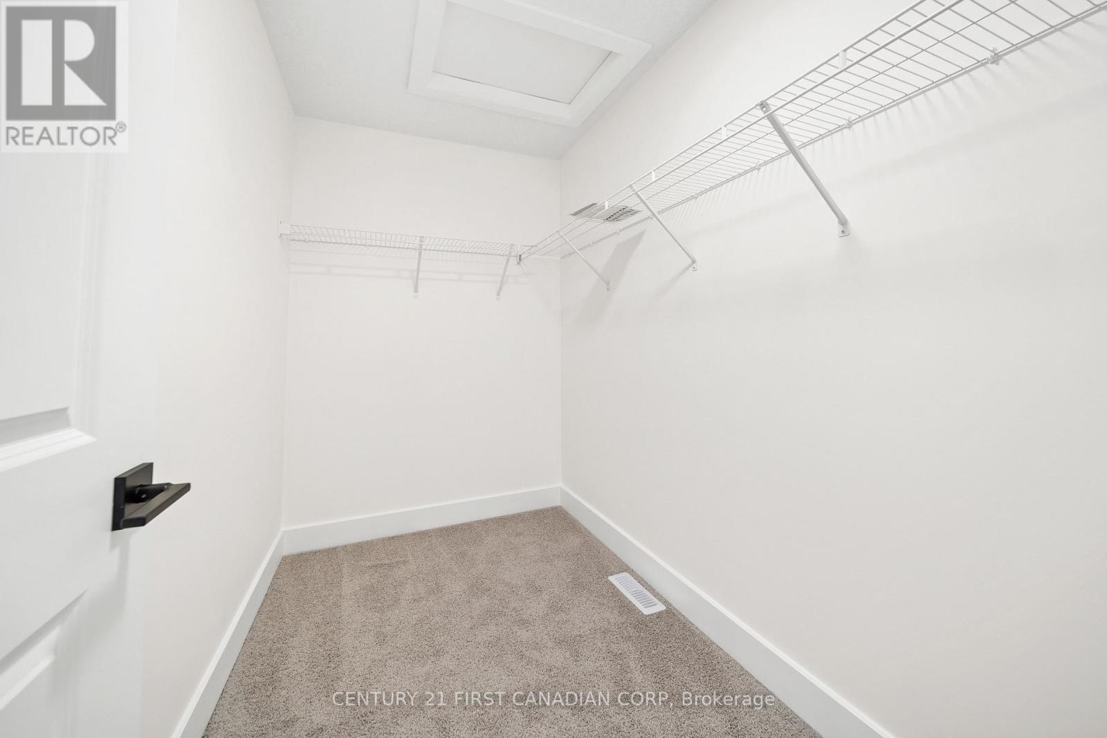 147-43(55) Scotts Drive, Lucan Biddulph (Lucan), ON - Indoor With Storage