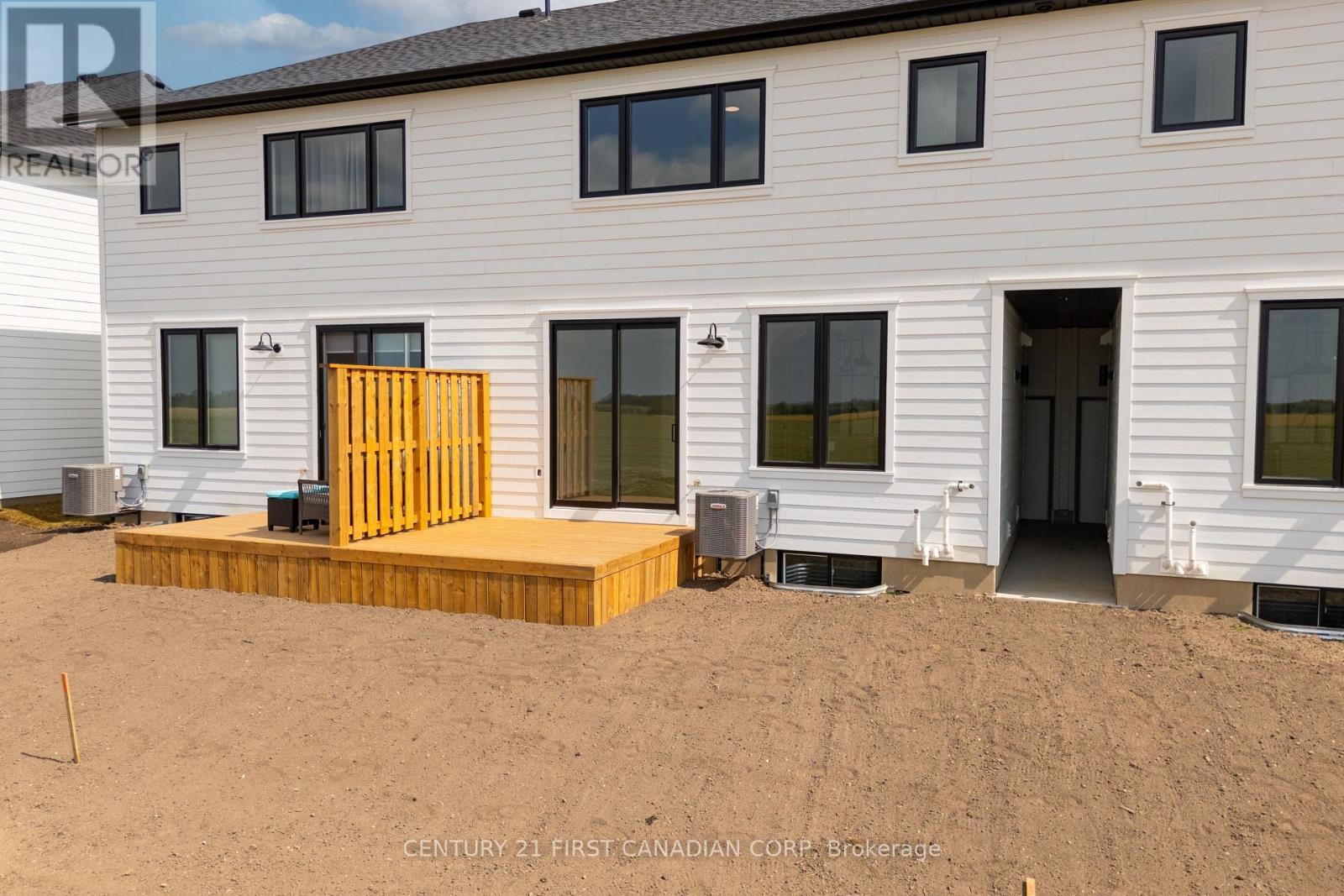 147-43(55) Scotts Drive, Lucan Biddulph (Lucan), ON - Outdoor With Exterior