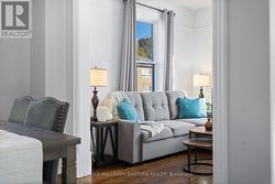 Perfect blend of open and closed concept -