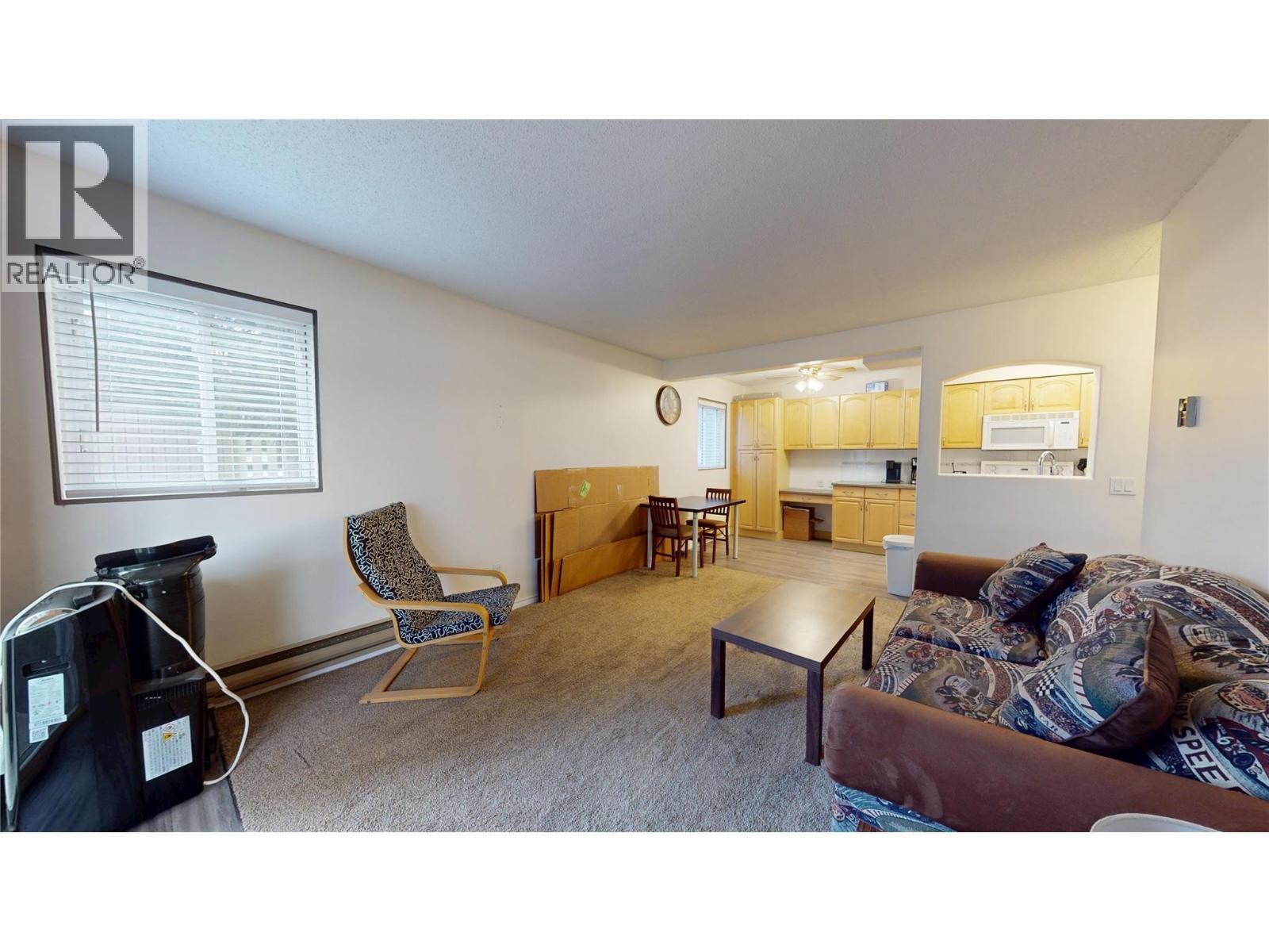 101A 1335 Alpine Drive, Elkford, BC - Indoor Photo Showing Living Room