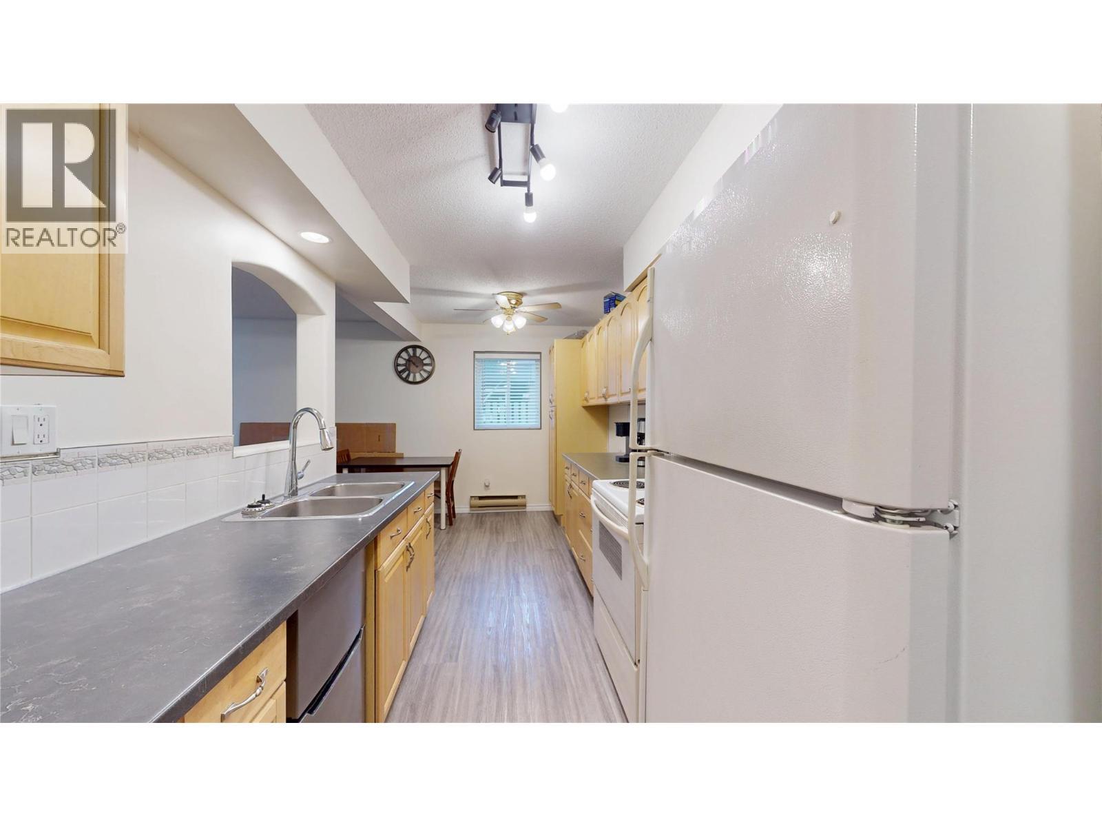 101A 1335 Alpine Drive, Elkford, BC - Indoor Photo Showing Kitchen With Double Sink