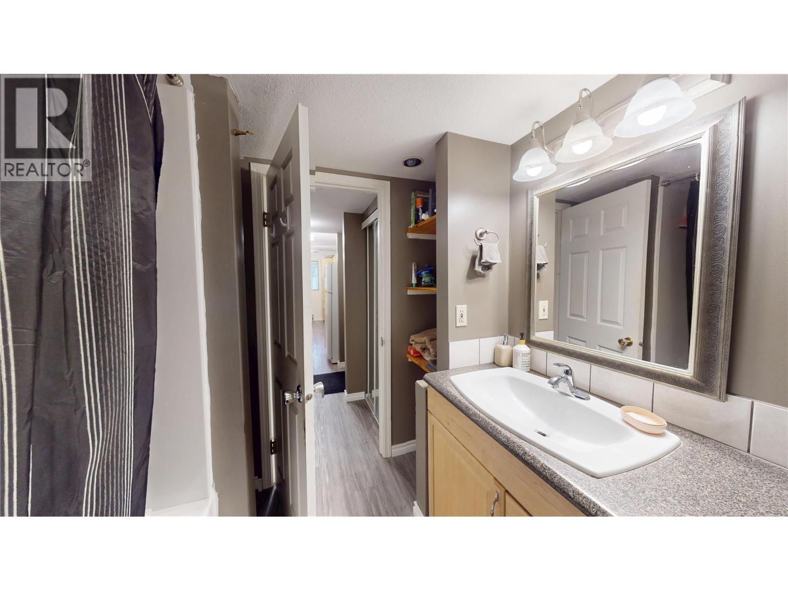 101A 1335 Alpine Drive, Elkford, BC - Indoor Photo Showing Bathroom