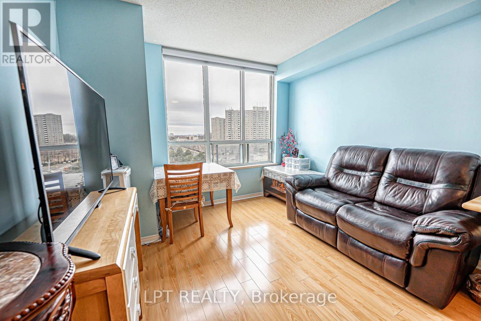 1003 - 5001 Finch Avenue E, Toronto, ON - Indoor Photo Showing Living Room