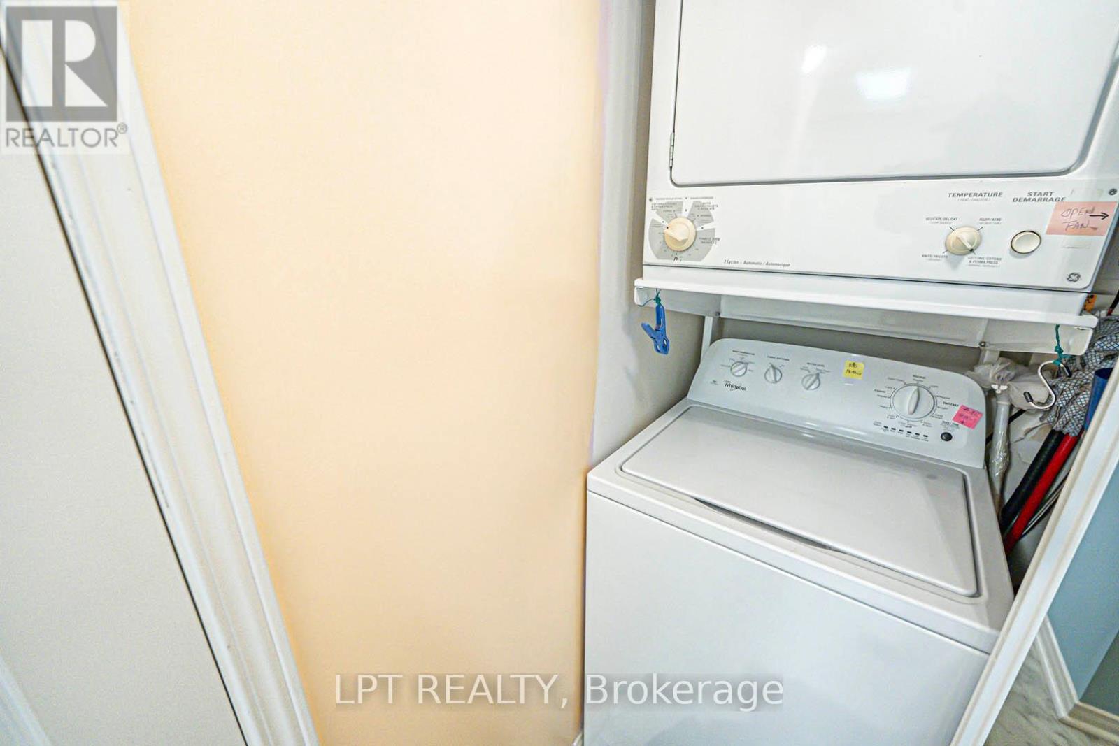 1003 - 5001 Finch Avenue E, Toronto, ON - Indoor Photo Showing Laundry Room