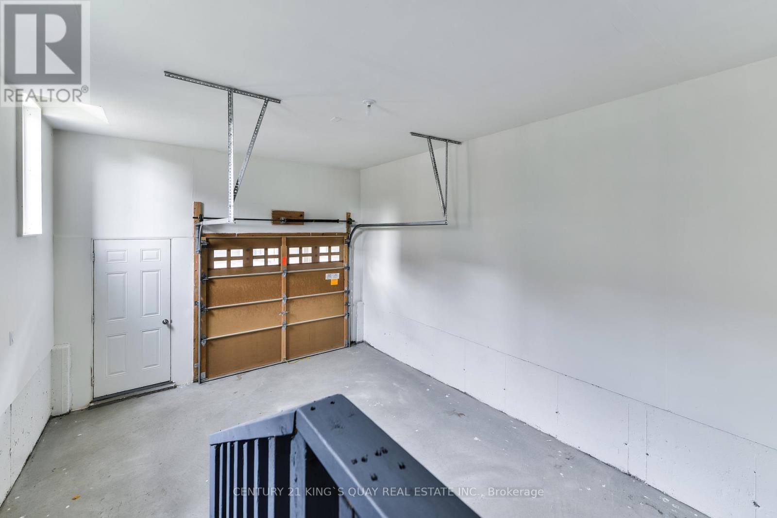104 Frederick Wilson Avenue, Markham, ON - Indoor Photo Showing Garage
