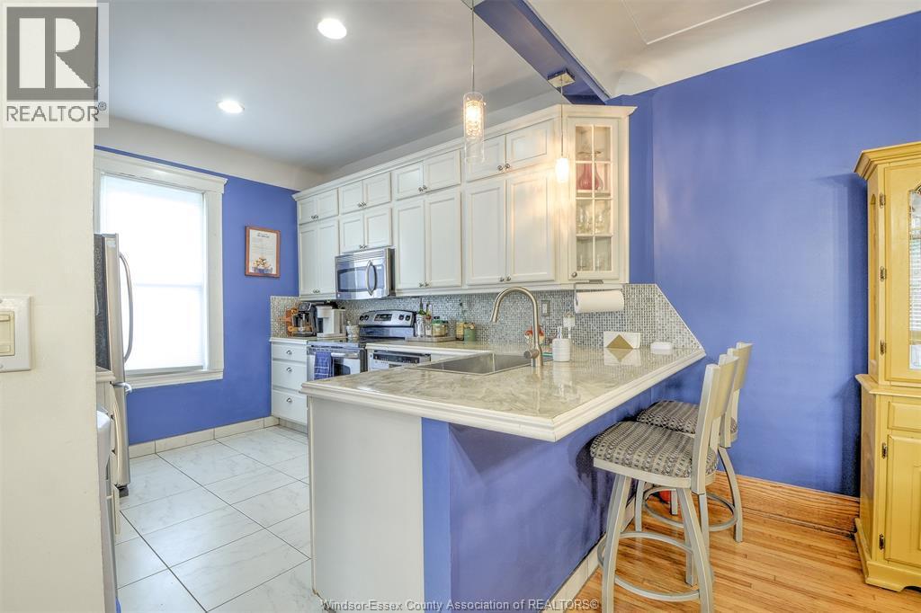 1097 Chilver Road, Windsor, ON - Indoor Photo Showing Kitchen