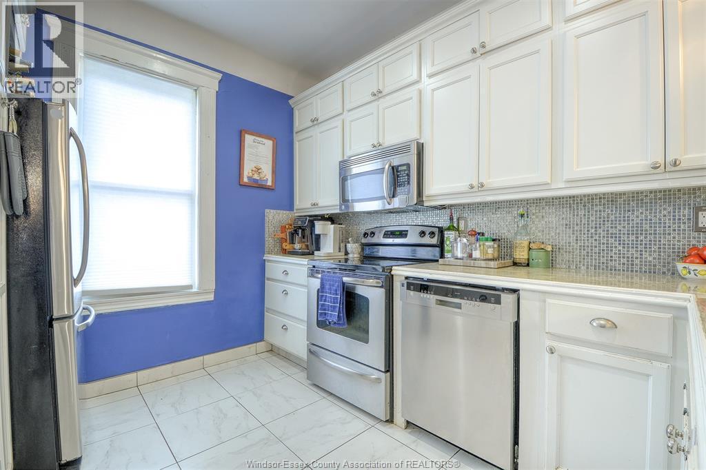 1097 Chilver Road, Windsor, ON - Indoor Photo Showing Kitchen