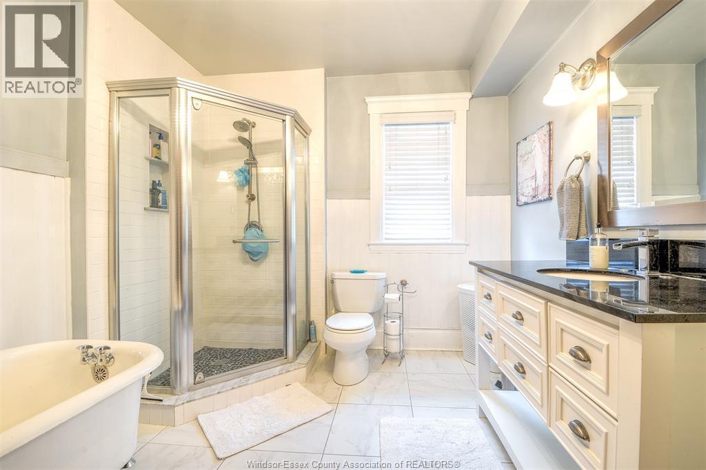 1097 Chilver Road, Windsor, ON - Indoor Photo Showing Bathroom