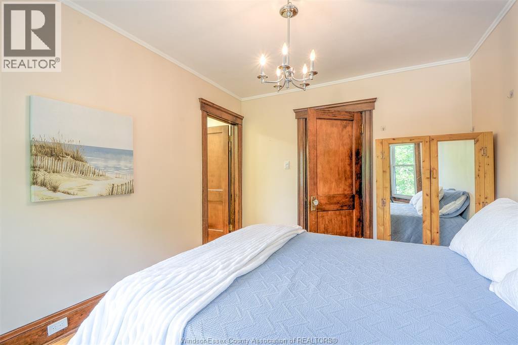 1097 Chilver Road, Windsor, ON - Indoor Photo Showing Bedroom