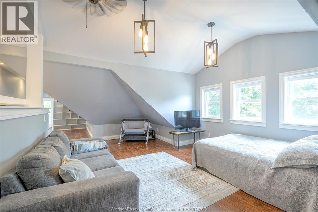 1097 Chilver Road, Windsor, ON - Indoor Photo Showing Bedroom