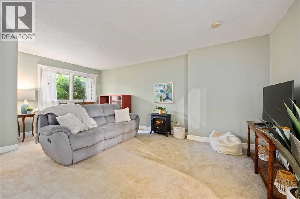 200 St. Clair Boulevard Unit# 30, St Clair, ON - Indoor Photo Showing Living Room