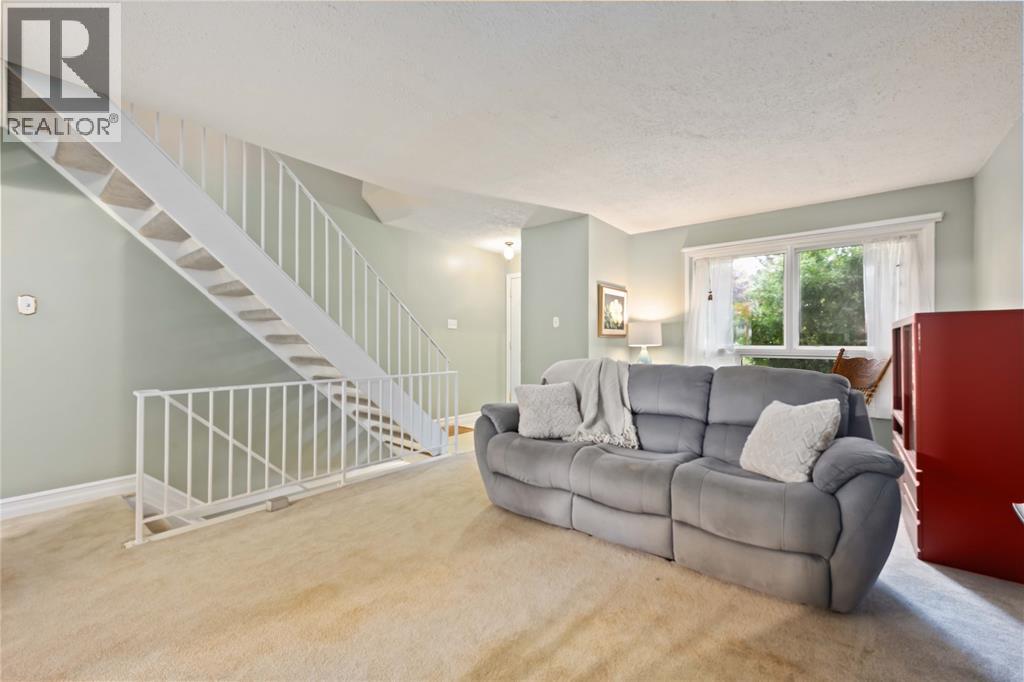 200 St. Clair Boulevard Unit# 30, St Clair, ON - Indoor Photo Showing Living Room