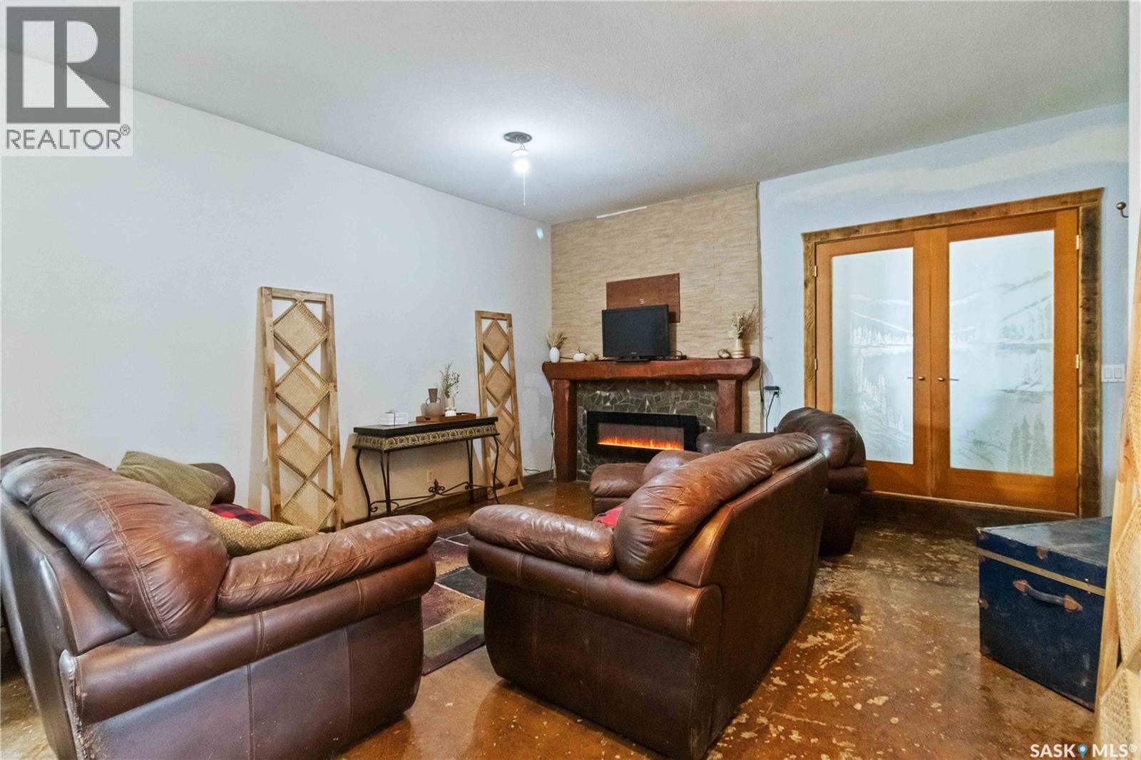 Nw27 -45-6 W 3Rd 40 Highway, Blaine Lake, SK - Indoor Photo Showing Living Room With Fireplace