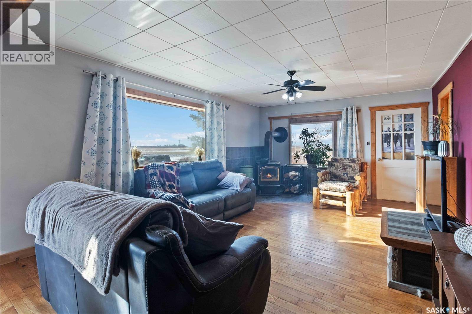 Nw27 -45-6 W 3Rd 40 Highway, Blaine Lake, SK - Indoor Photo Showing Living Room