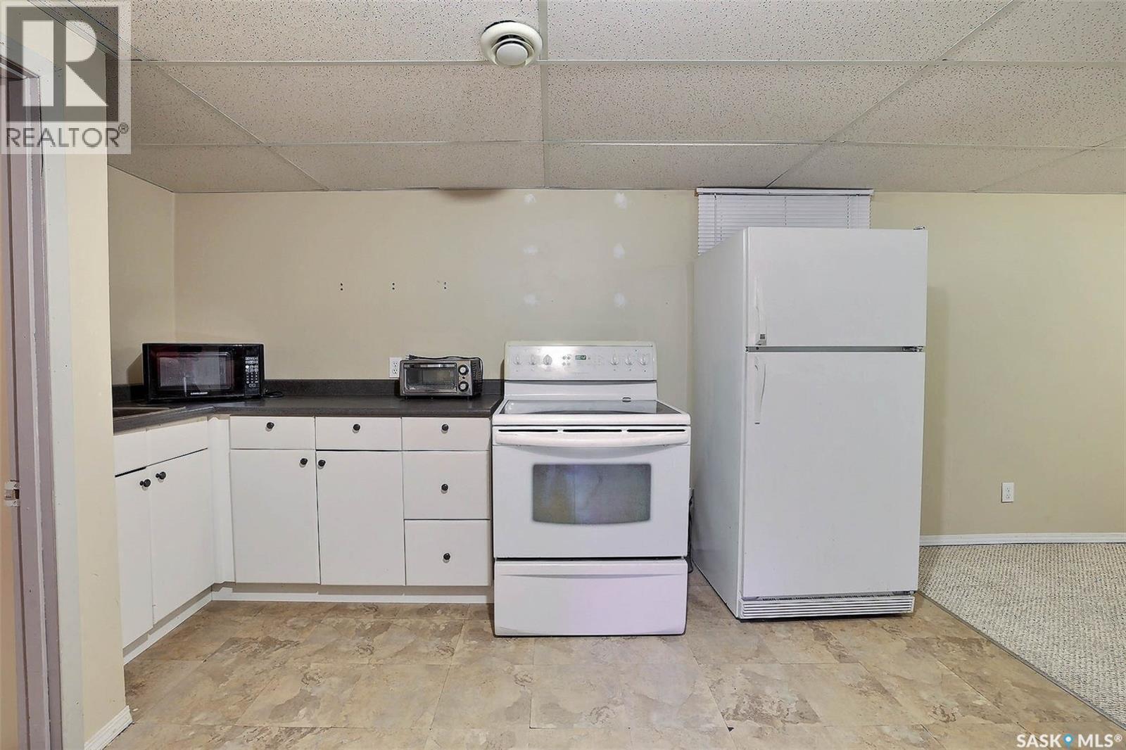 3428 Wascana Street, Regina, SK - Indoor Photo Showing Kitchen