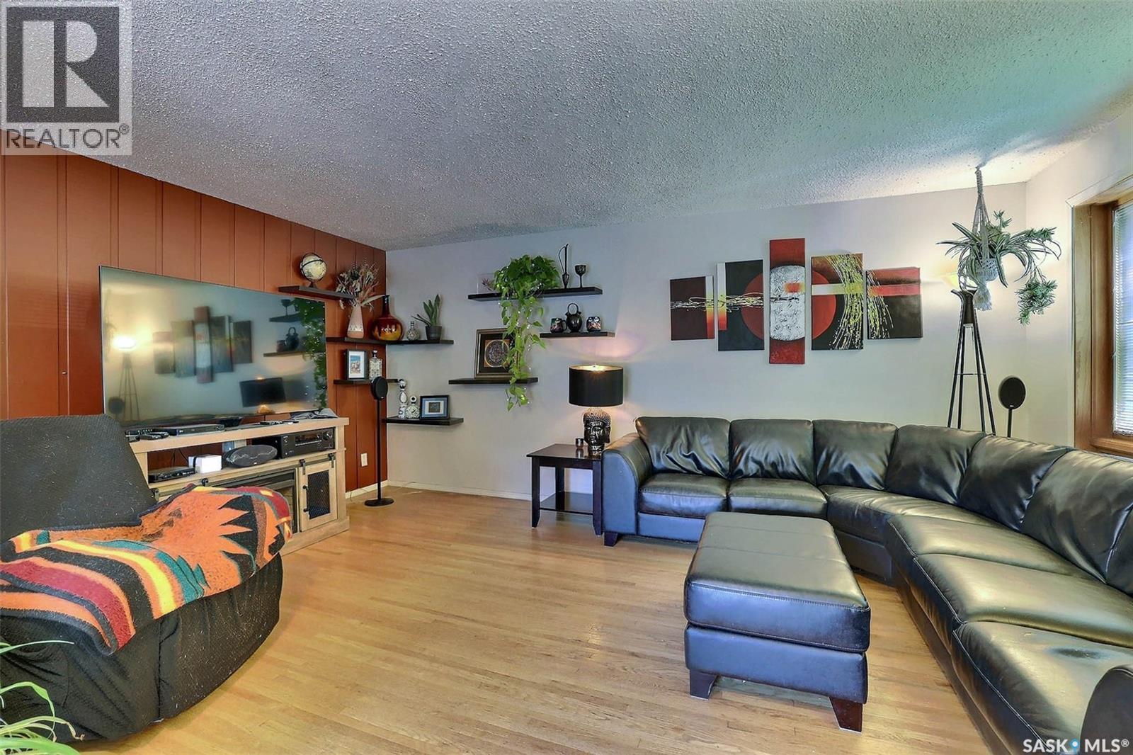 3428 Wascana Street, Regina, SK - Indoor Photo Showing Living Room