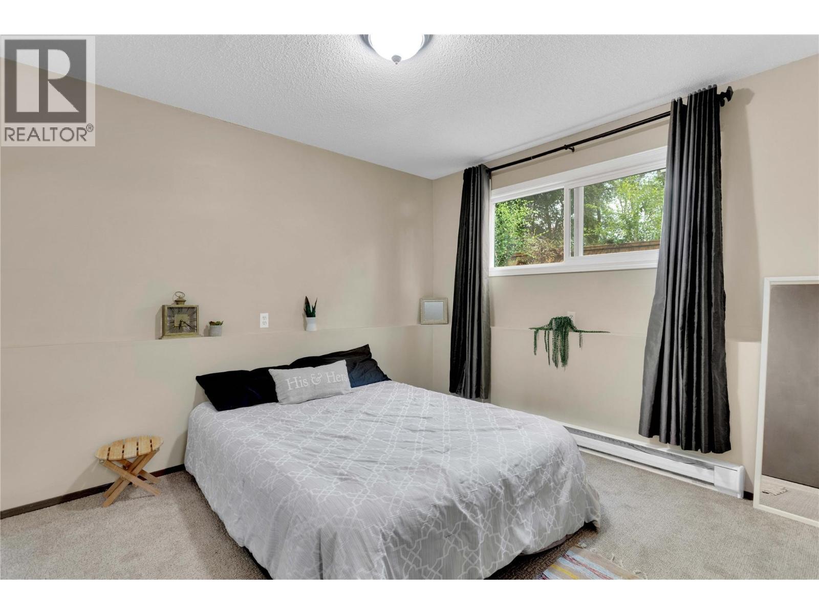 Second Bedroom - 588 Mccurdy Road, Kelowna, BC - Indoor Photo Showing Bedroom
