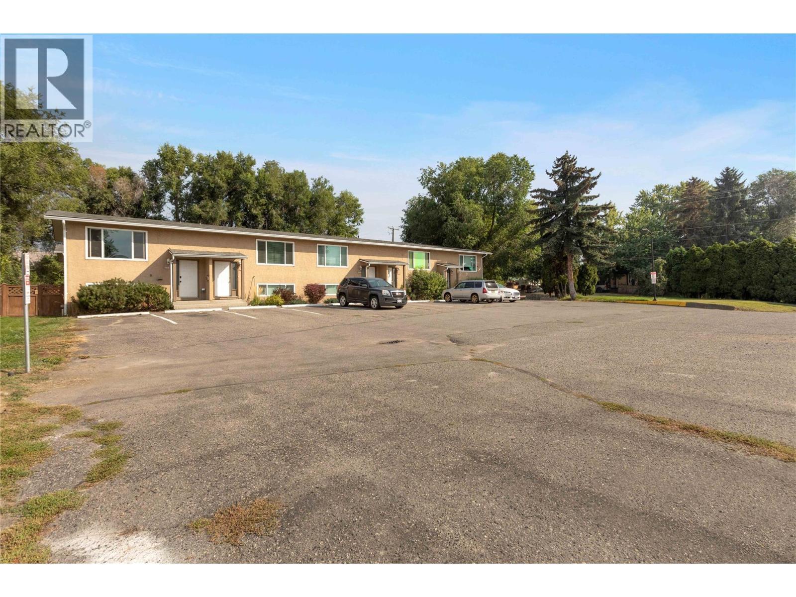 588 Mccurdy Road, Kelowna, BC - Outdoor