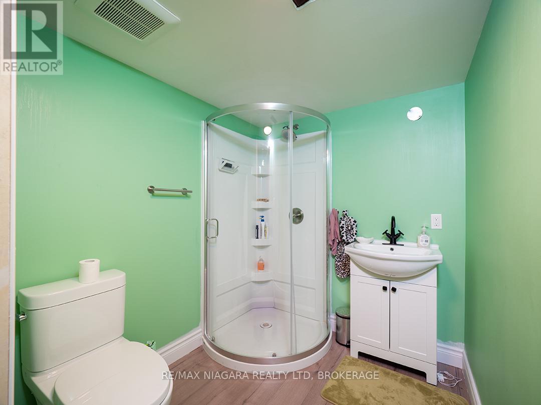 15 Michael Drive S, Port Colborne (Sugarloaf), ON - Indoor Photo Showing Bathroom