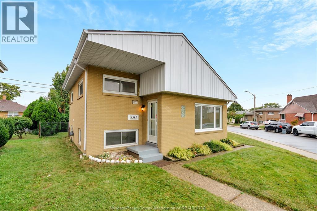 1377 Granville Crescent, Windsor, ON - Outdoor