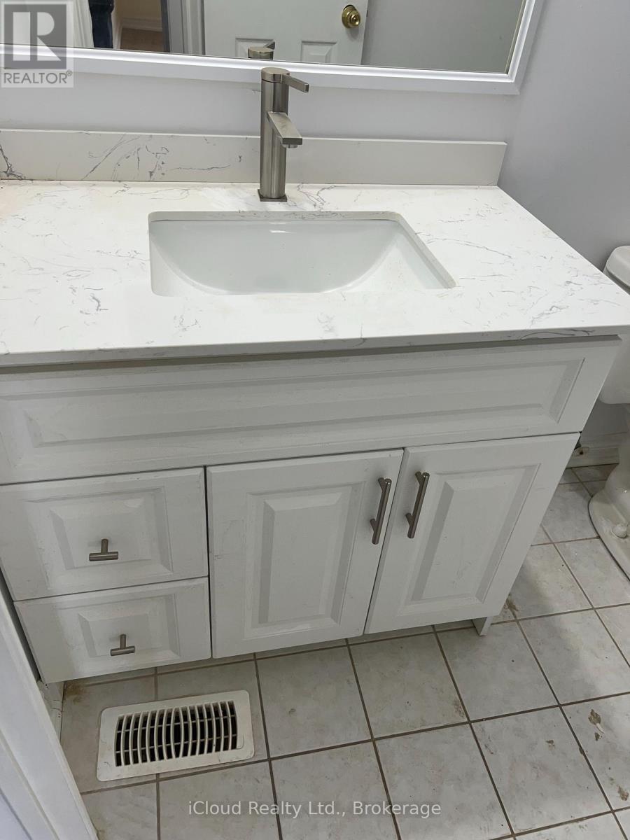 3956 Manatee Way, Mississauga, ON - Indoor Photo Showing Bathroom