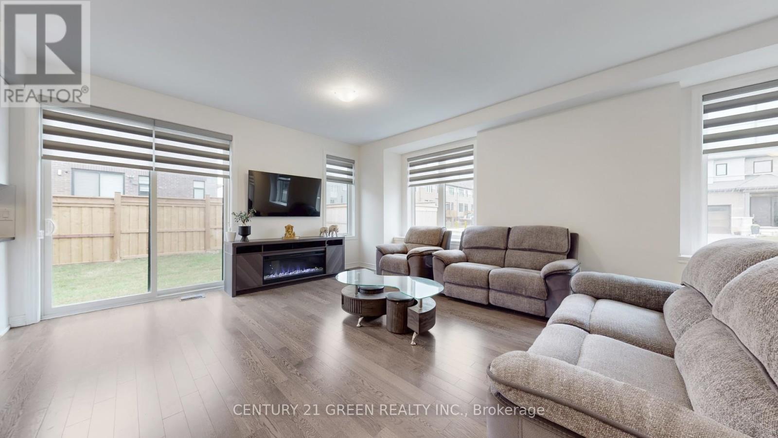 175 Blackbird Way, Hamilton, ON - Indoor Photo Showing Living Room