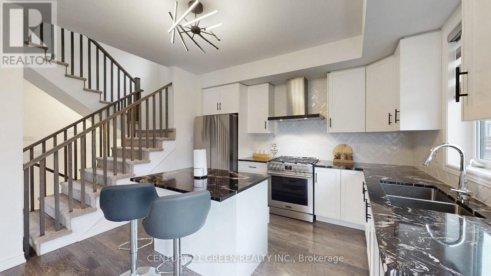175 Blackbird Way, Hamilton, ON - Indoor Photo Showing Kitchen With Double Sink With Upgraded Kitchen