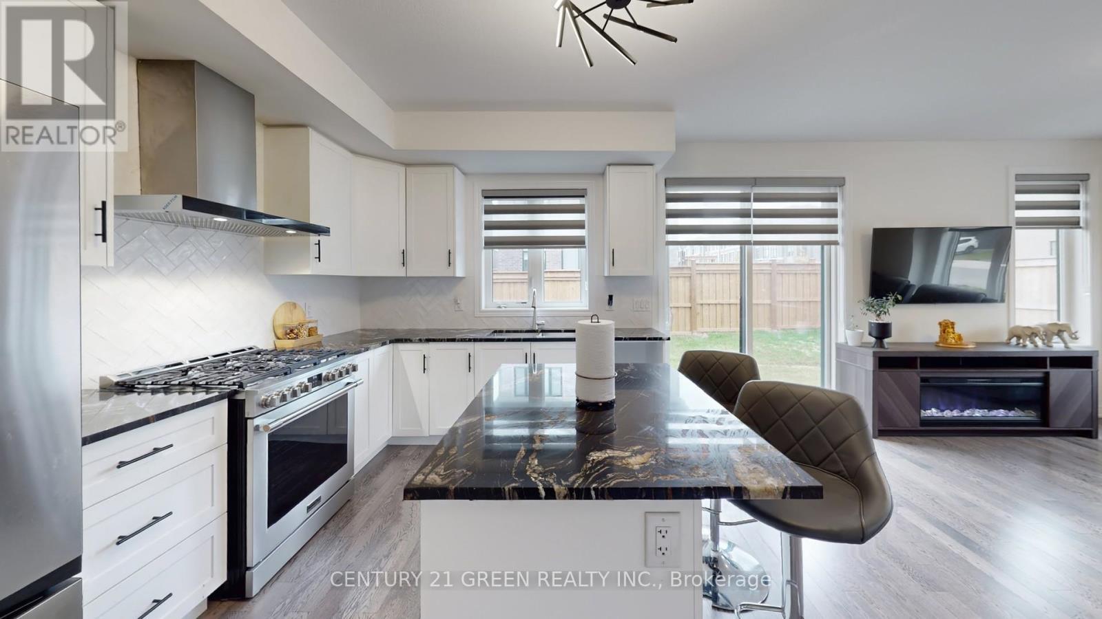 175 Blackbird Way, Hamilton, ON - Indoor Photo Showing Kitchen With Upgraded Kitchen