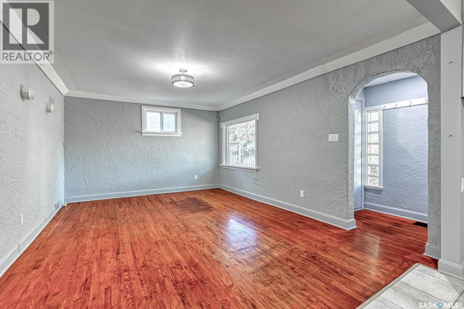 1343 Queen Street, Regina, SK - Indoor Photo Showing Other Room