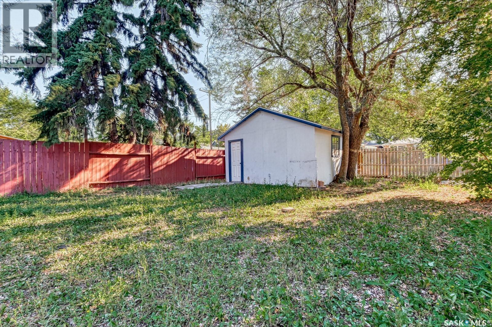 1343 Queen Street, Regina, SK - Outdoor