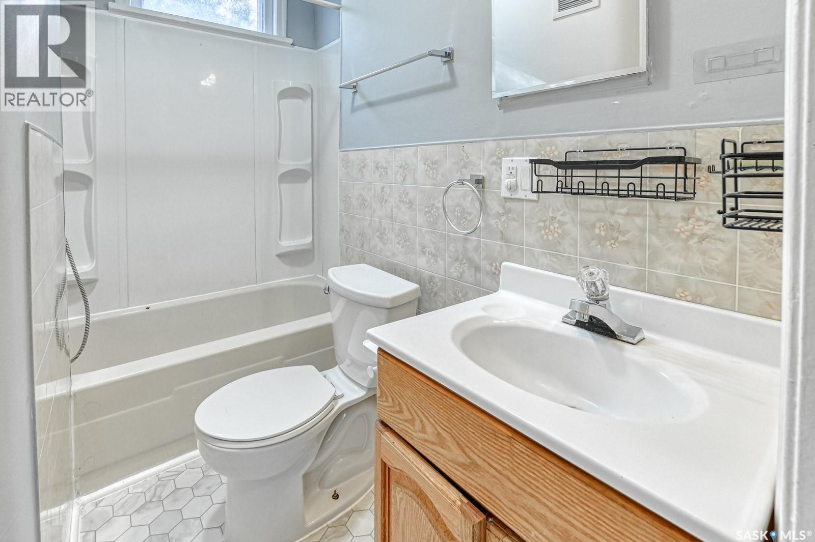 1343 Queen Street, Regina, SK - Indoor Photo Showing Bathroom