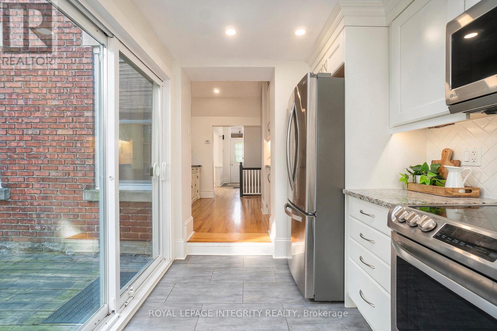 115 Springhurst Avenue, Ottawa, ON - Indoor Photo Showing Kitchen