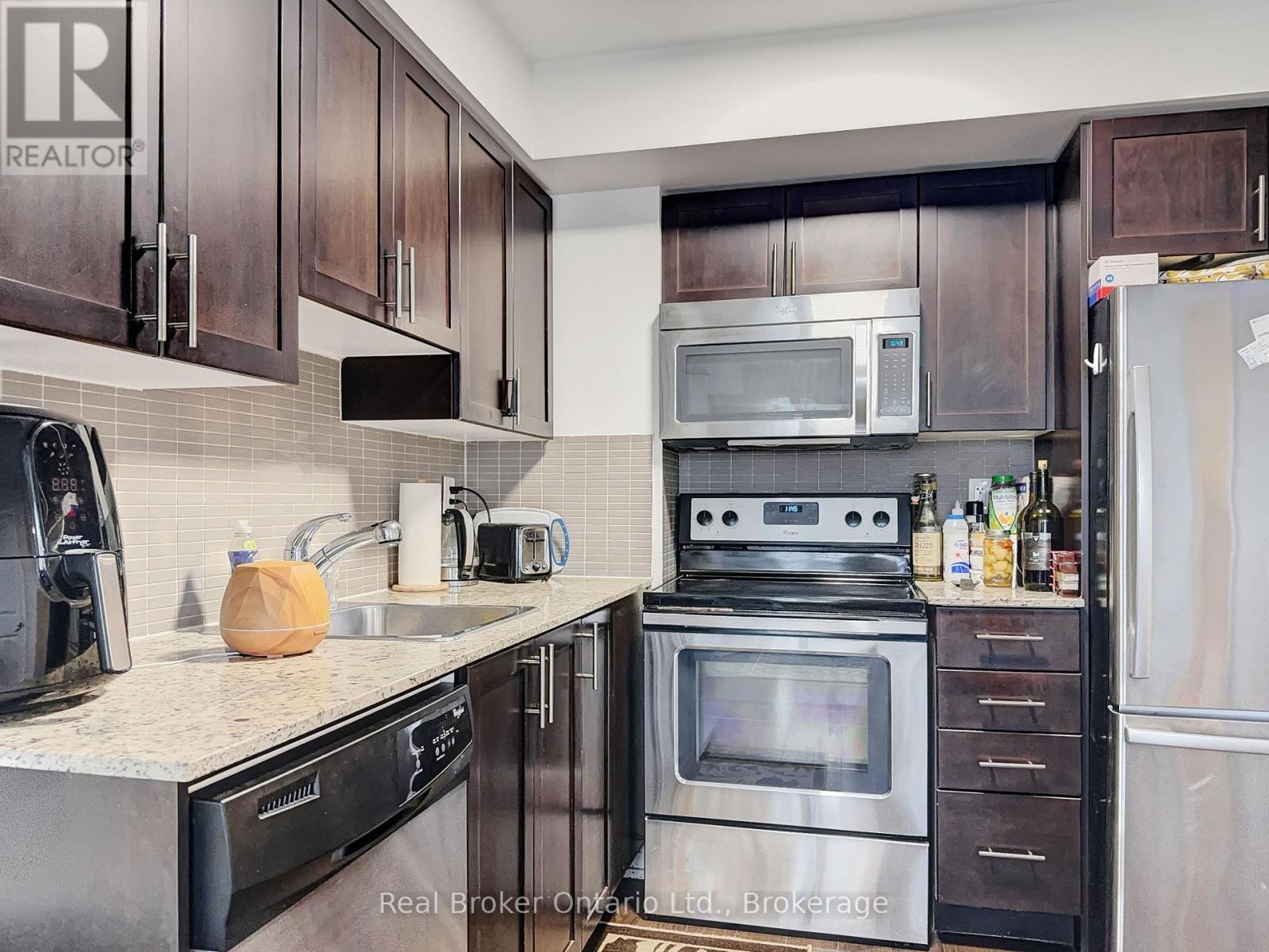1724 - 2 Eva Road, Toronto (Etobicoke West Mall), ON - Indoor Photo Showing Kitchen With Stainless Steel Kitchen With Upgraded Kitchen