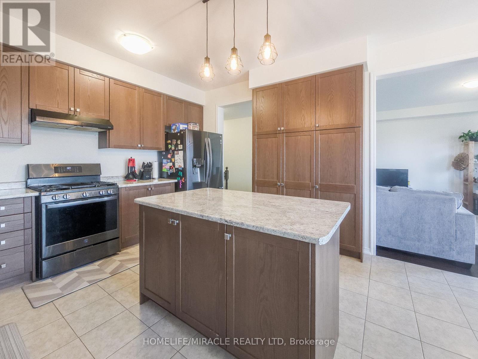 48 Esther Crescent, Thorold, ON - Indoor Photo Showing Kitchen
