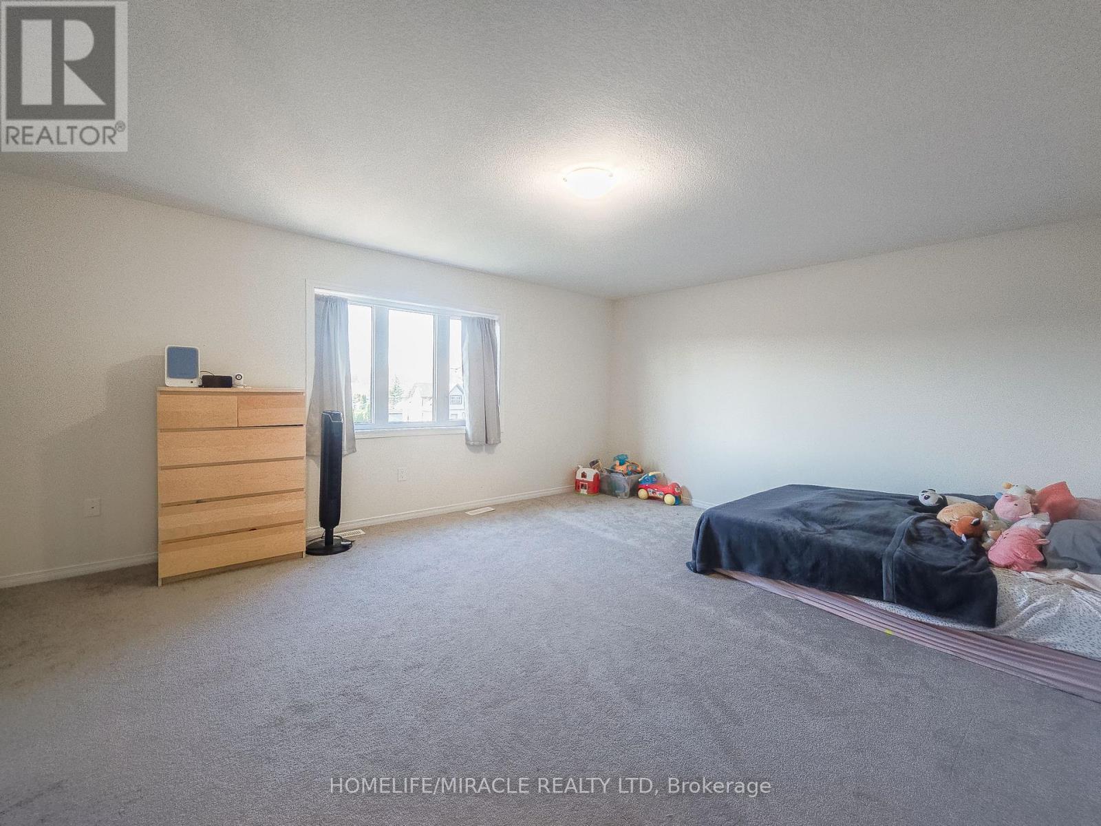 48 Esther Crescent, Thorold, ON - Indoor Photo Showing Bedroom