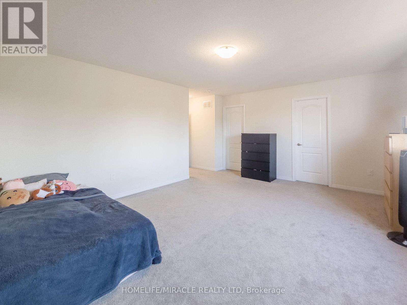 48 Esther Crescent, Thorold, ON - Indoor Photo Showing Bedroom