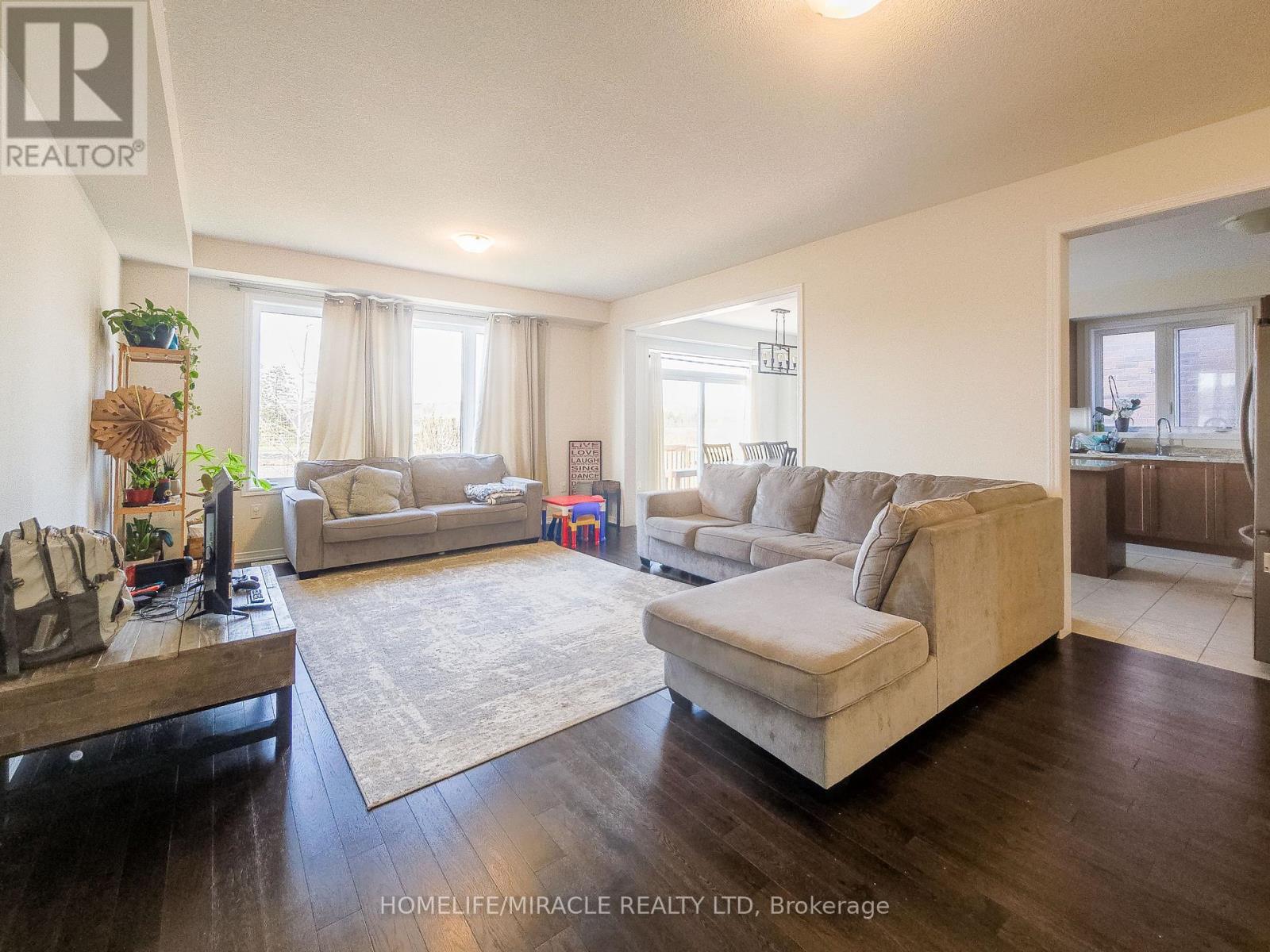 48 Esther Crescent, Thorold, ON - Indoor Photo Showing Living Room